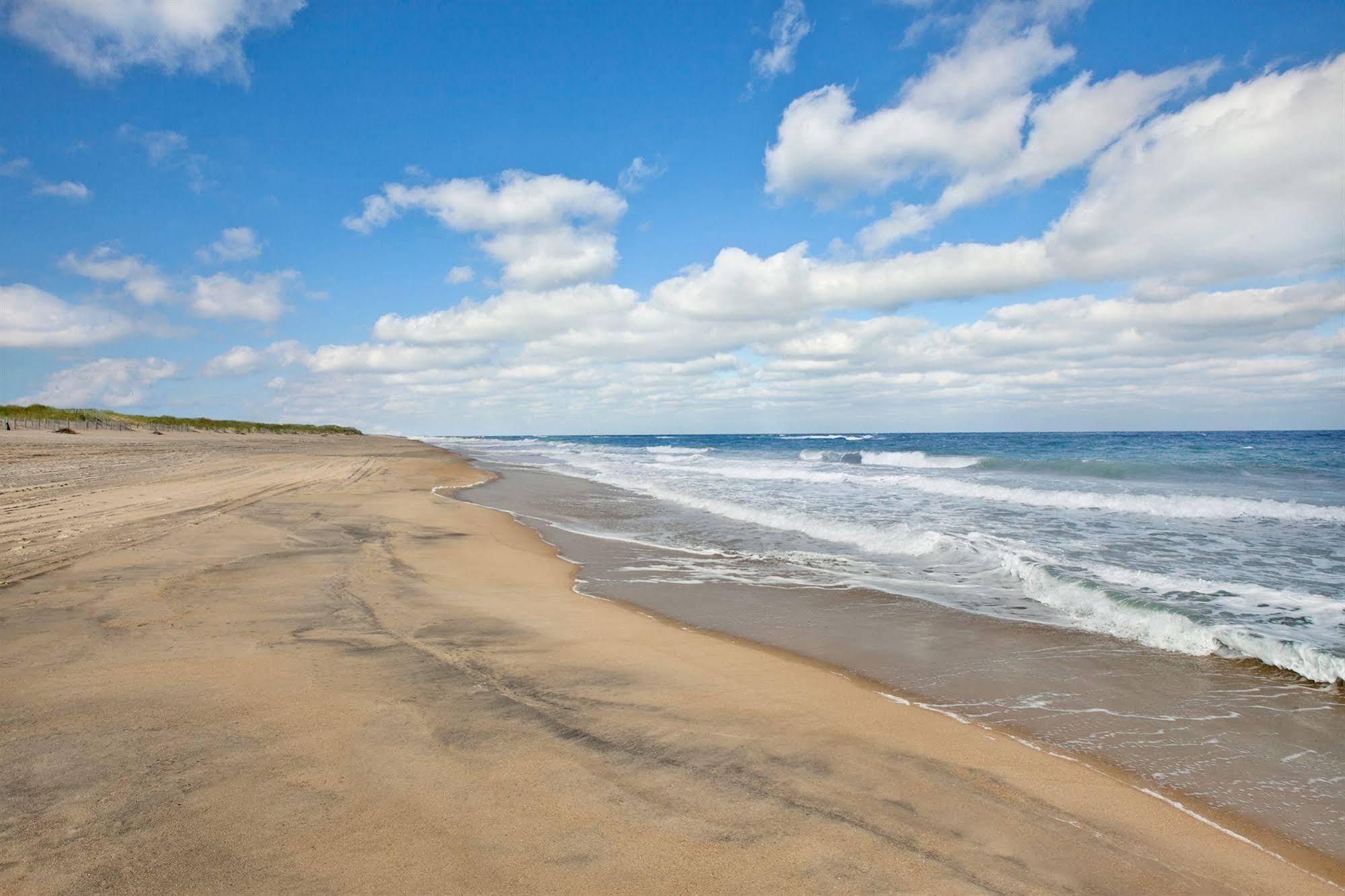 Days Inn By Wyndham Kill Devil Hills Oceanfront - Wilbur Экстерьер фото