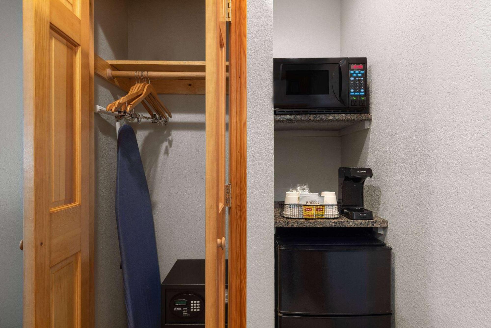 Days Inn By Wyndham Kill Devil Hills Oceanfront - Wilbur Экстерьер фото