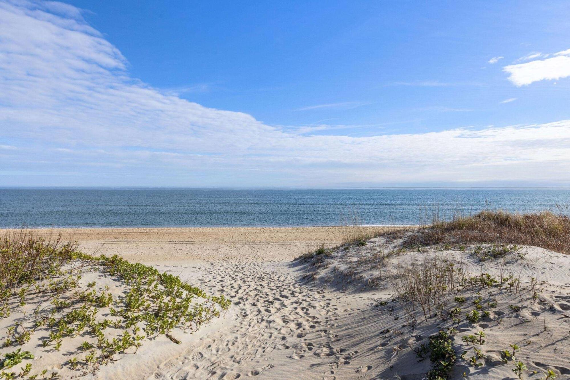 Days Inn By Wyndham Kill Devil Hills Oceanfront - Wilbur Экстерьер фото