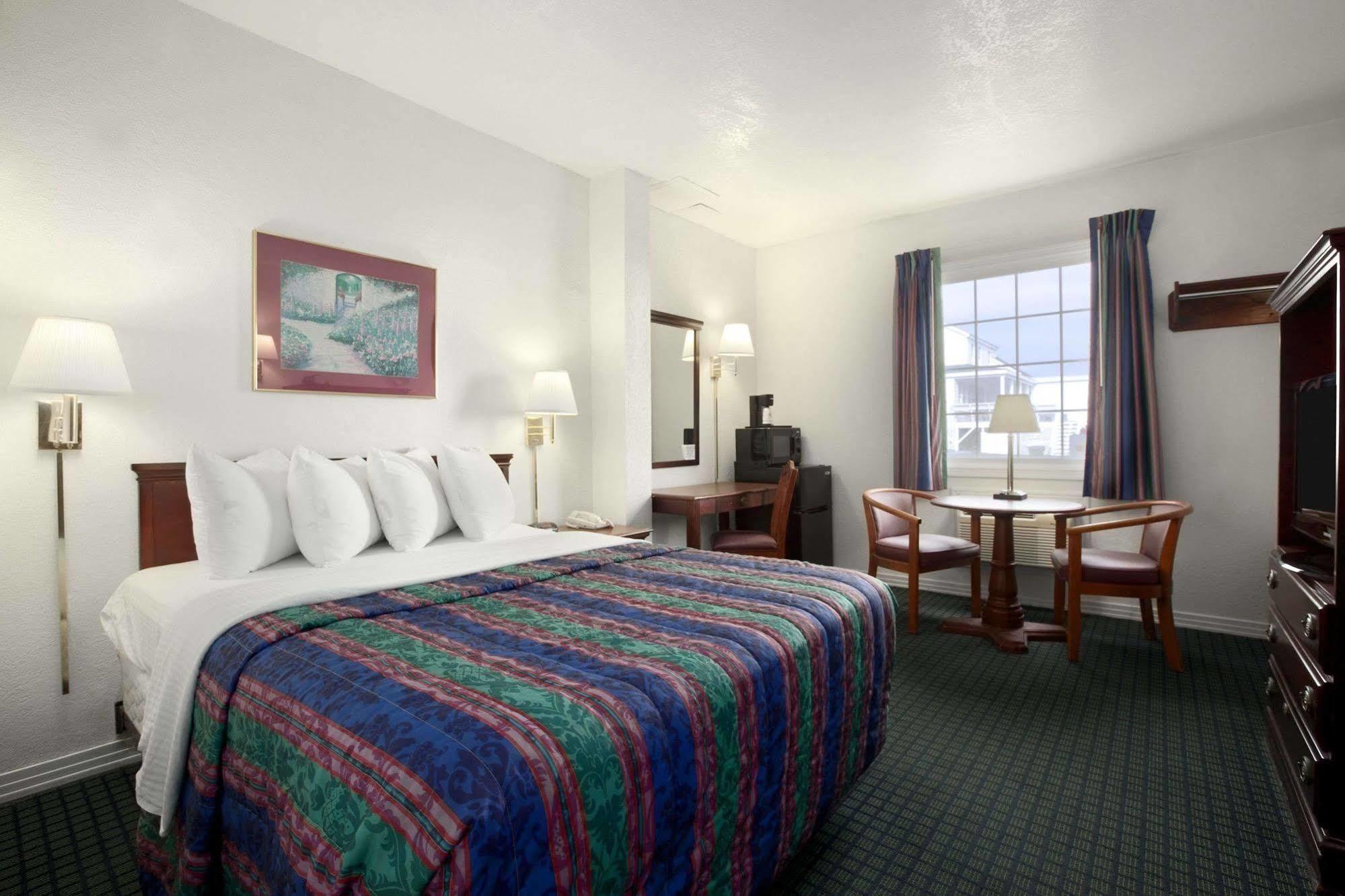 Days Inn By Wyndham Kill Devil Hills Oceanfront - Wilbur Экстерьер фото